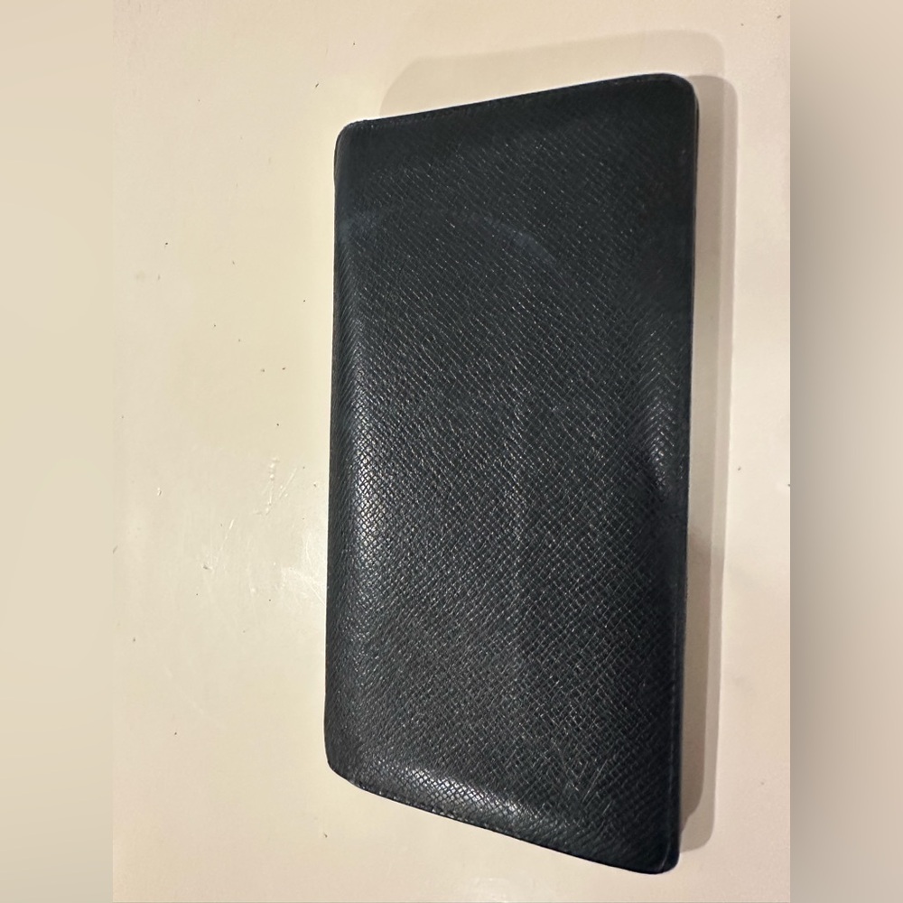 Louis Vuitton black Taiga Brazza wallet with COA